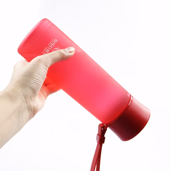 卸売スポーツジム Tritan BPA フリー プラスチック ウォーター ボトル ロープ付き