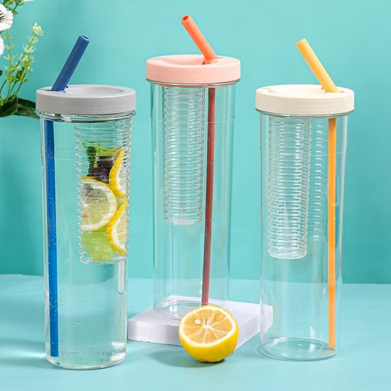 クリエイティブで便利な子供用プラスチック大容量ウォーターボトル、ストラップとストロー付き
